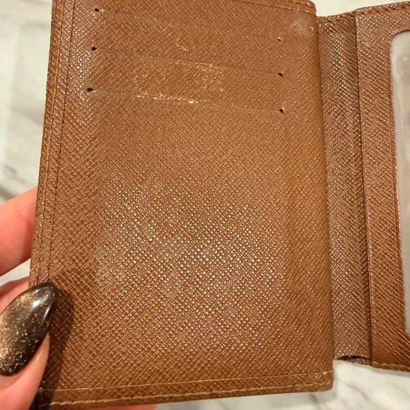 Louis Vuitton Black and Gold Monogram wallet - Picture 7 of 12